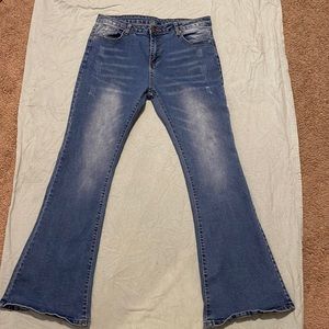 Women’s size large stretchy jeans fits size 8-10